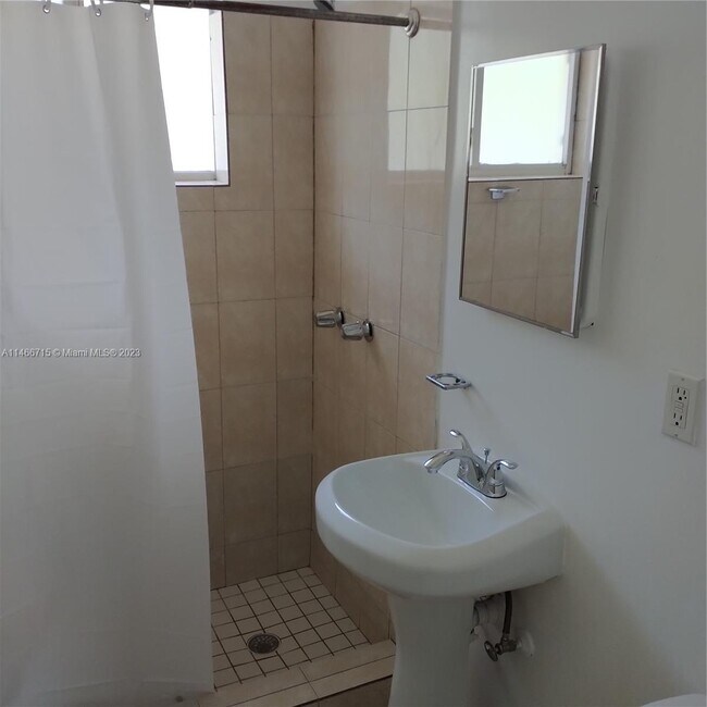 Building Photo - 692 NE 85th St