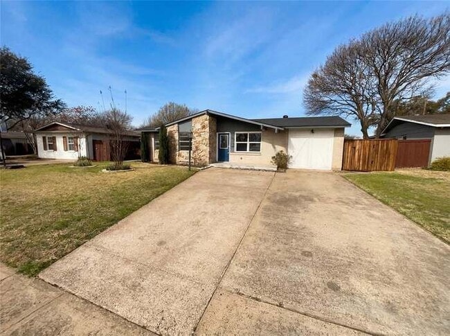 Building Photo - 8541 Strathmore Dr