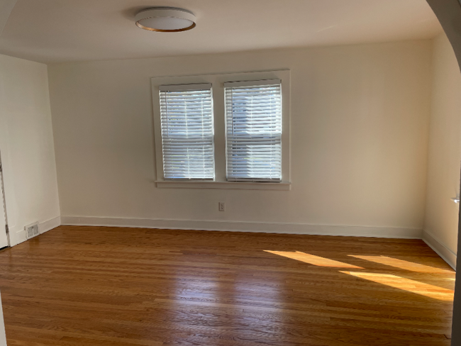 Building Photo - 127 McCready Ave