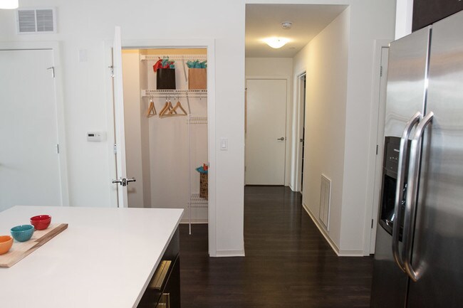 Foto del edificio - 920 W Washington Blvd