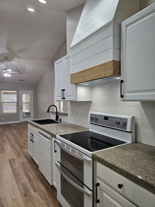 Foto del edificio - 118 Retreat Pl