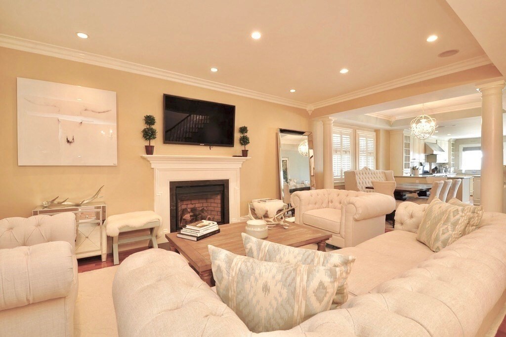 Primary Photo - 6 Mystic Pl