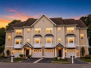 Building Photo - 54 Fairways Dr