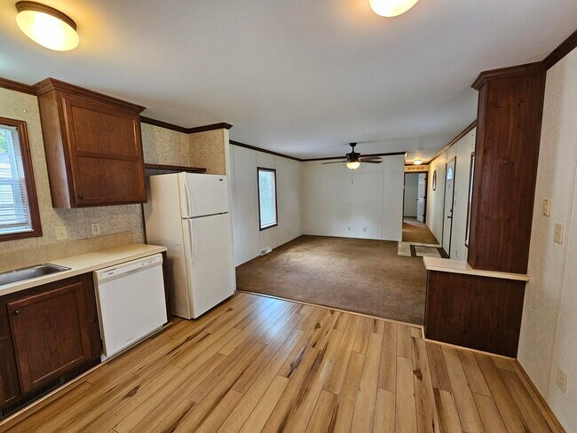 Building Photo - 419 Elmwood Cir