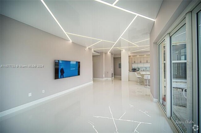 Building Photo - 18011 Biscayne Blvd