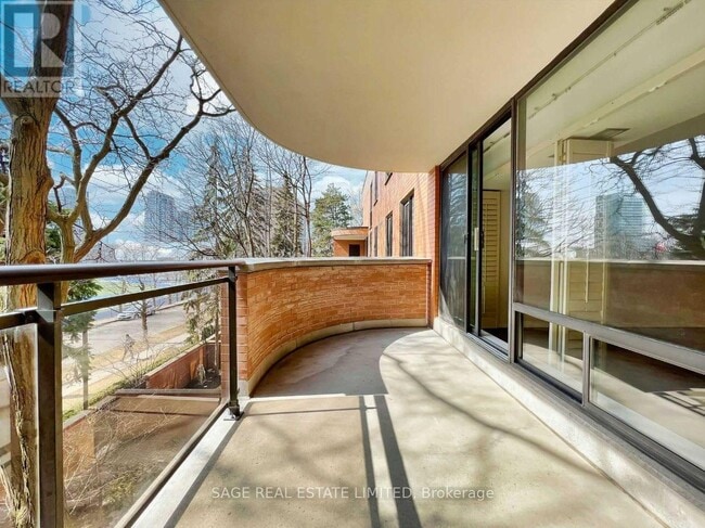 Photo du bâtiment - 260-260 Heath St W