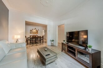 Building Photo - 6362 Rue Rue Drolet