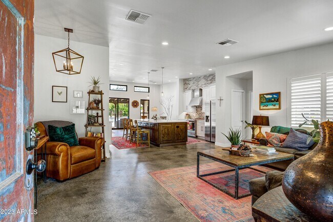 Foto del edificio - 4036 E Vernon Ave