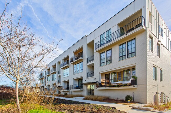 Building Photo - 131 Kirkwood Ave SE