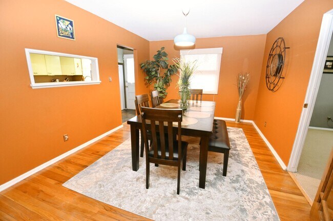 Foto del edificio - Furnished or unfurnished 4 bedroom 3 full bath home near the University of Notre Dame.