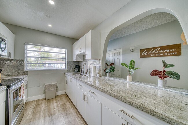 Foto del edificio - 7620 SW 21st St