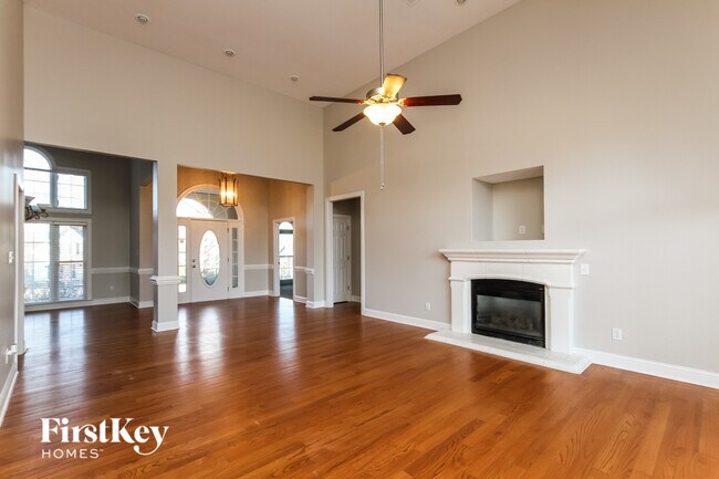 Foto del edificio - 130 Hunters Hill Dr