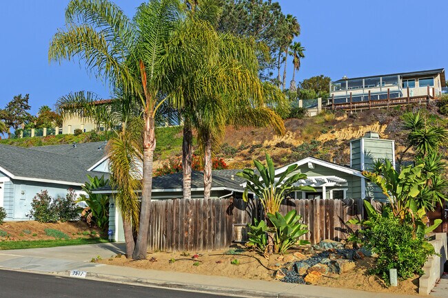 Building Photo - GORGEOUS CARDIFF BY THE SEA HOME!!! HIGH E...