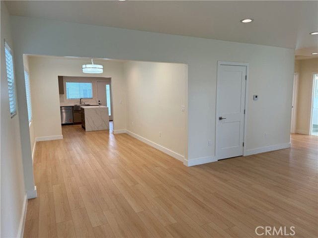 Building Photo - 1070 N Vinedo Ave