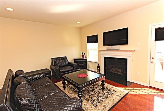 Foto del edificio - 718 Rosecliff Rd