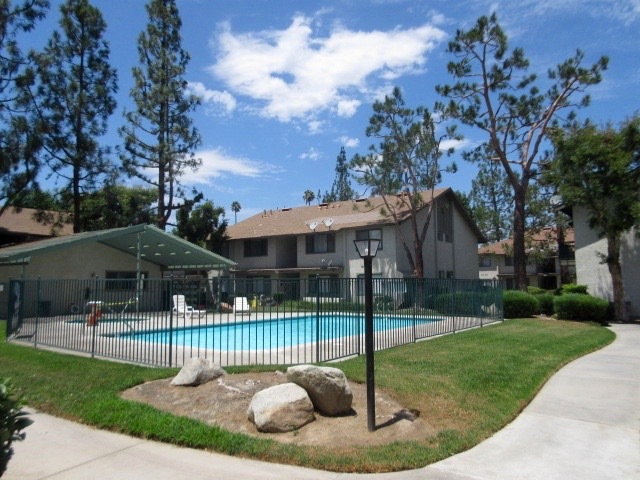 Foto principal - 11300 Magnolia Ave