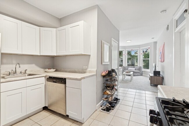 Foto del edificio - 2553 N Southport Ave