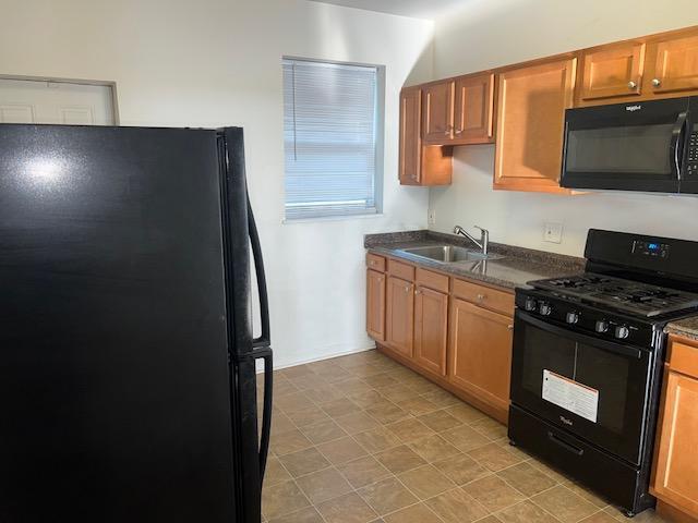 Building Photo - 605 N Decker Ave