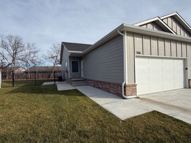 Building Photo - 1146 N Joye St