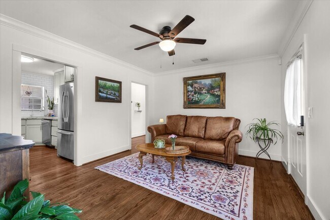 Foto del edificio - 3720 Oaklawn Dr
