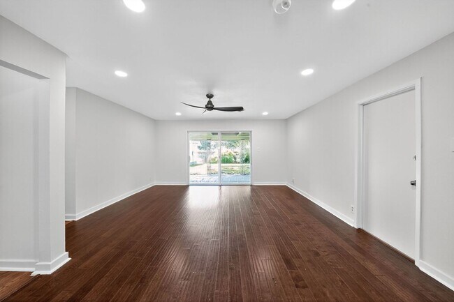 Foto del edificio - 7029 Willis Ave