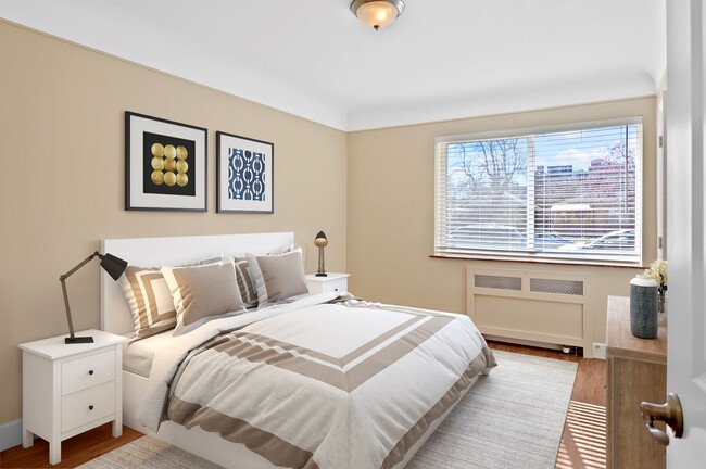 Foto del edificio - Stunning Updated 2BR 1BA behind Snooze!