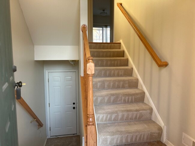 Building Photo - 1088 N Claremont Dr