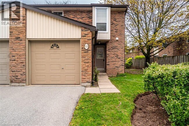 Photo du bâtiment - 680 Regency Ct