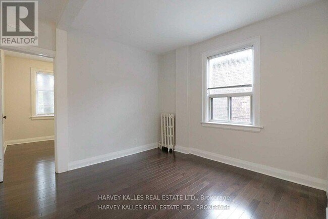 Photo du bâtiment - 1108 Yonge St