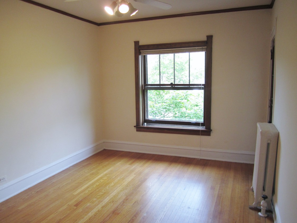 Primary Photo - 1059 W Ardmore Ave