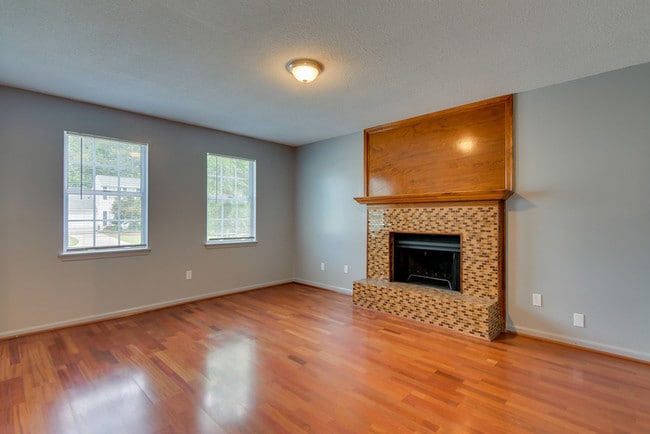 Building Photo - Gorgeous Four Bedroom Home in Martinez