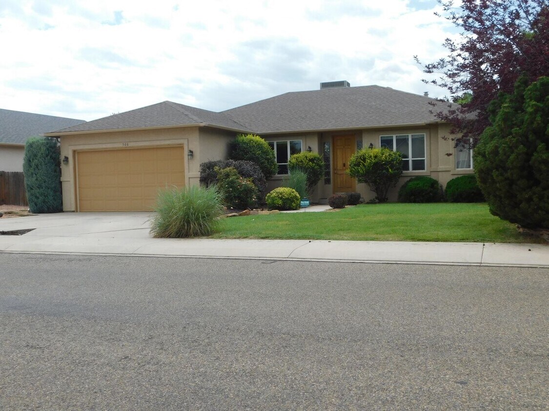 Primary Photo - 4 bedroom in Fruita