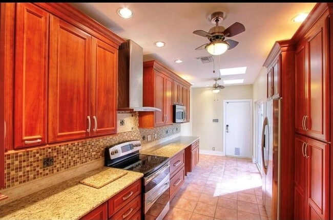 Building Photo - 2620 Bering Dr