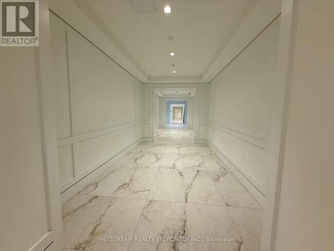 Photo du bâtiment - 4000 Eglinton Ave W