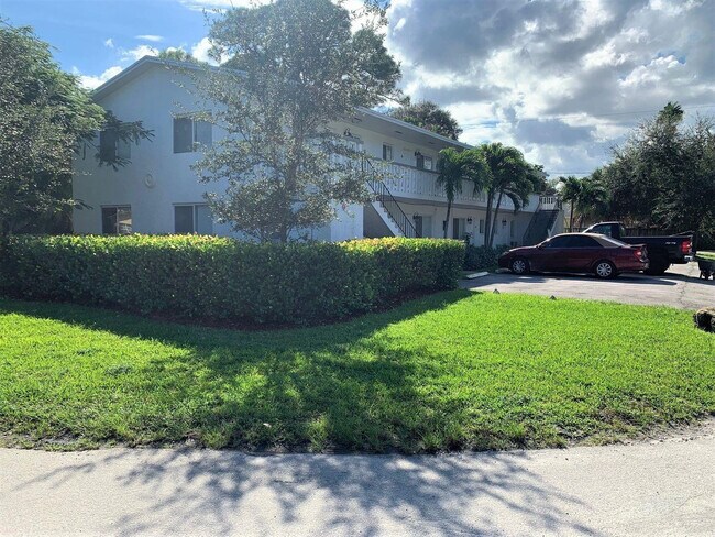 Building Photo - 701 SW 14th Ave