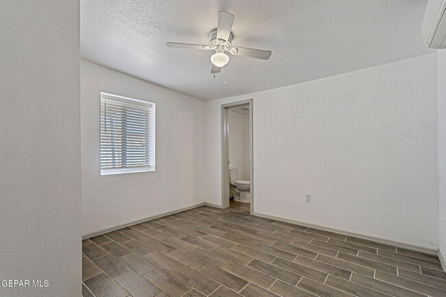 Foto del edificio - 7921 Lirio Rd