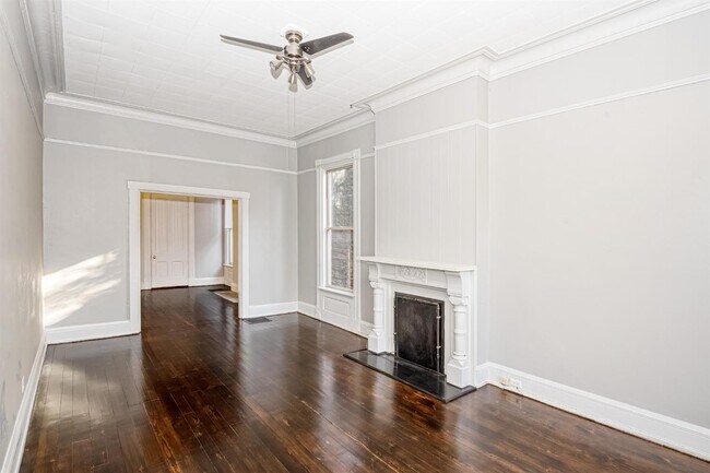 Building Photo - 2108 Kemper Ln