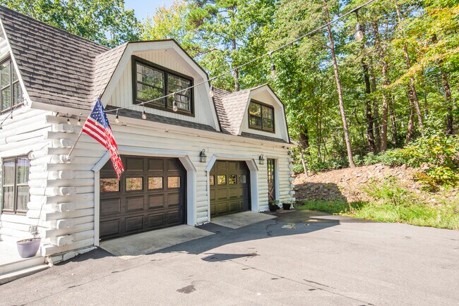 Foto del edificio - 1644 Dudley Mountain Rd