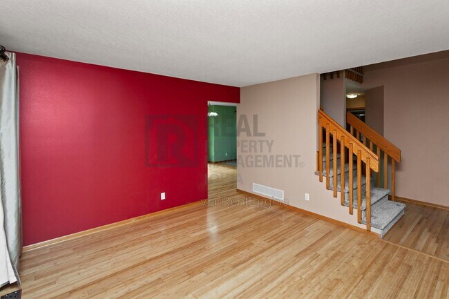 Foto del edificio - 8912 Highland Oaks Dr
