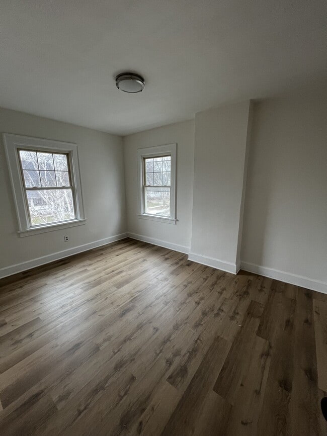 Building Photo - Valechha - 2089 Elbur Ave