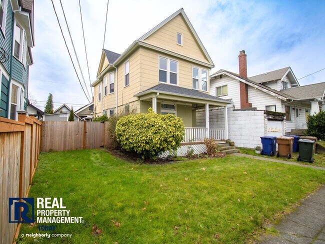 Building Photo - Charming Historic 3 Bedroom!