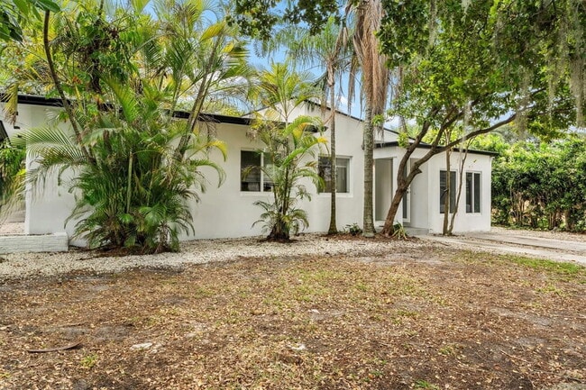 Photo - 750 NW 83rd Terrace House