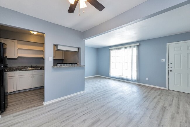 Building Photo - COMMING SOON!!!!*HOUSING WELCOME / SECTION 8 ACCEPTED*- **Ask about our NO SECURITY DEPOSIT optio...