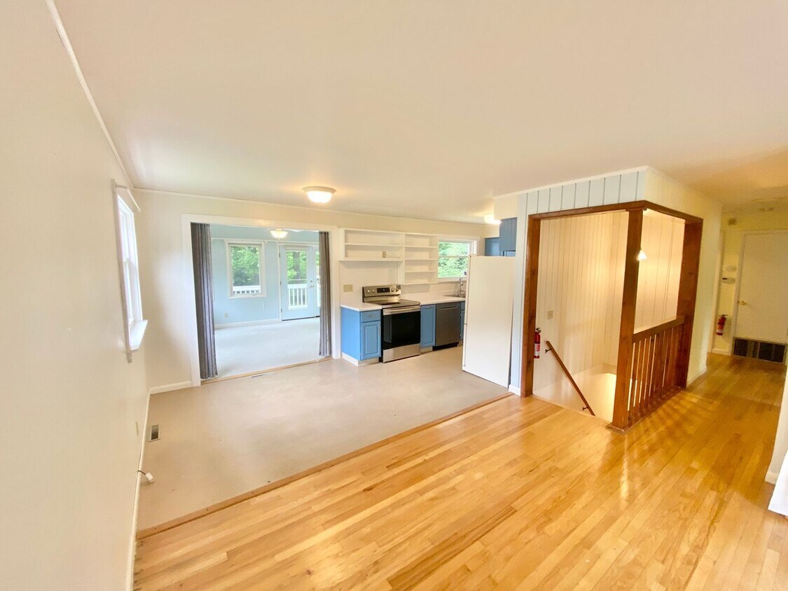 Primary Photo - 3 Bedroom 1 Bathroom House New North End N...
