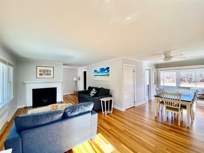 Building Photo - 3825 S Harbor Rd