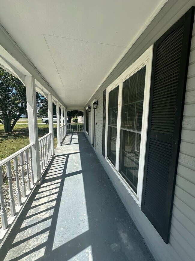 Foto del edificio - Spacious 3bedroom/2 bathroom home