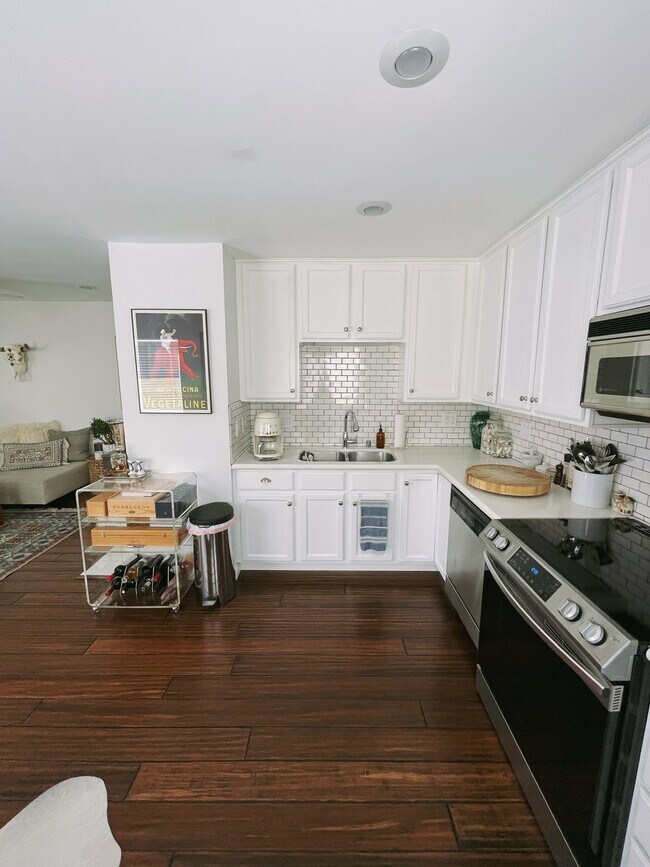 Kitchen - 3812 Pacific Ave