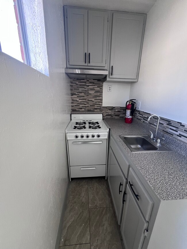 Building Photo - 814 W 147th St