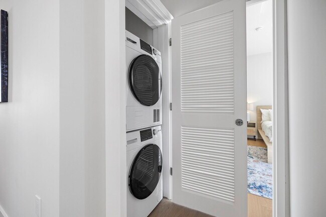 Building Photo - 693 Sutter St