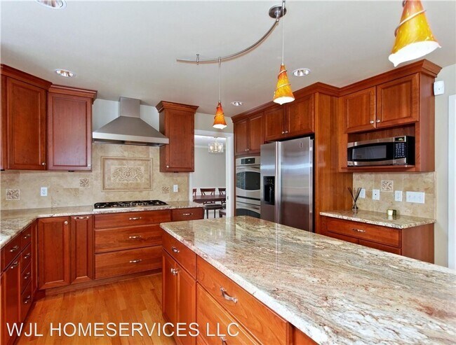 Building Photo - 4 br, 2.5 bath House - 2615 233rd Ave SE